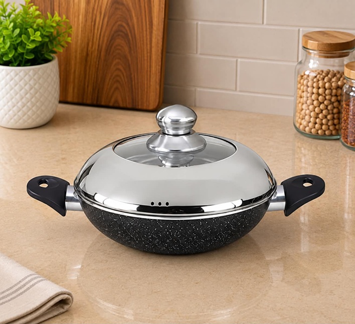 THE HARVEST 18CM HOPPER PAN WITH CHROME LID